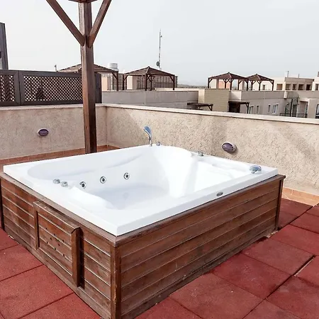 Thalassa Beach Two Bedroom Penthouse דירה