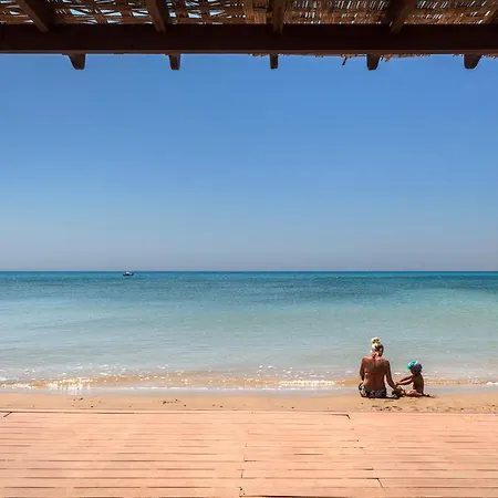 Thalassa Beach Two Bedroom Penthouse דירה Vokolidha